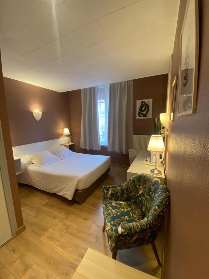 Hotel Le Pelican Charleville-Mézières Zewnętrze zdjęcie