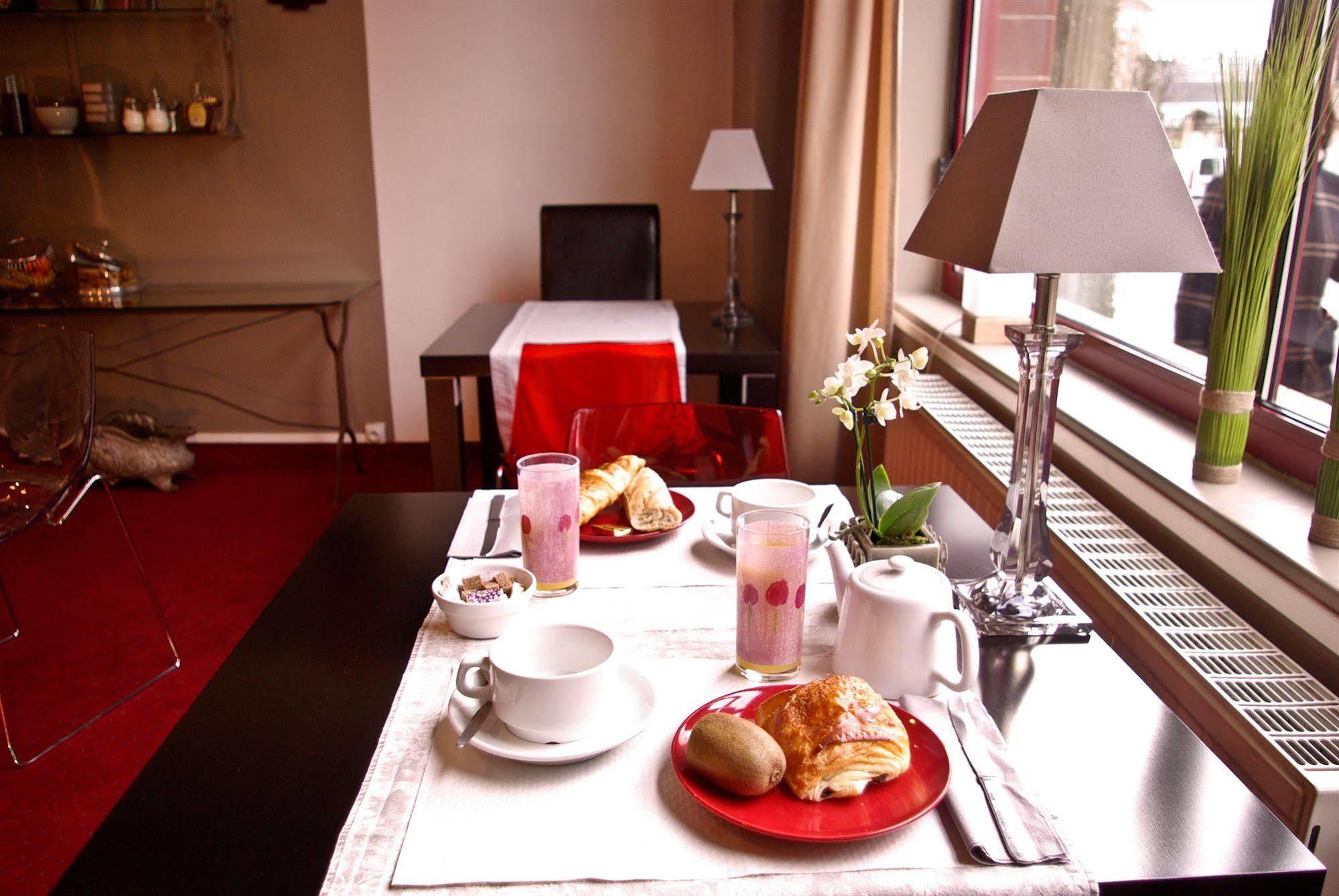 Hotel Le Pelican Charleville-Mézières Zewnętrze zdjęcie